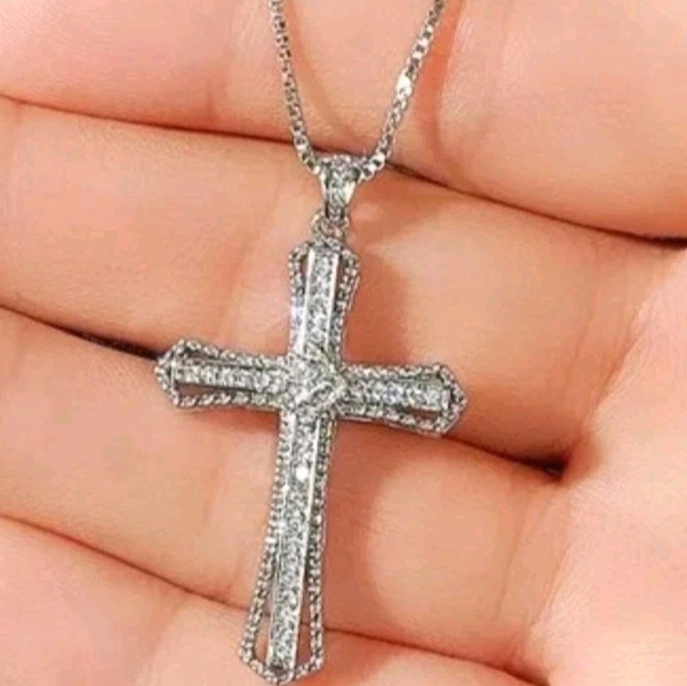 14K White Gold Plated In 1.20Ct Simulated Diamond Cross Pendant Necklace 45cm - Picture 14 of 15